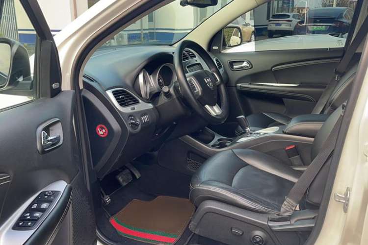 Used Dodge Journey 2013 2.4L Two-Wheel Drive Luxury Version
