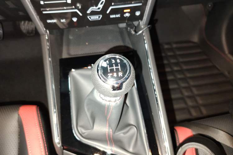 Used Venucia T60 2022 1.6L Manual Smart Vision Version