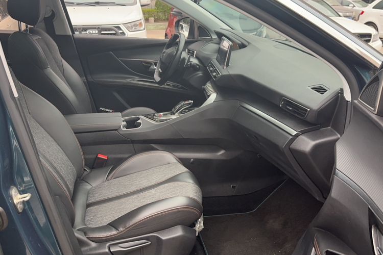 Used Peugeot 5008 2017 380THP 7-Seater Elite Edition Interior 3
