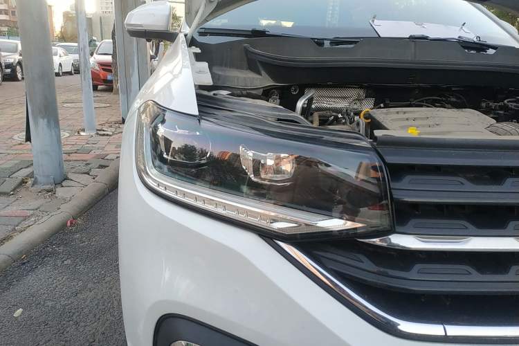 Used Volkswagen Tacqua 2020 1.5L Automatic Yue Right Front Headlight