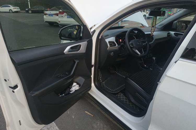 Used Volkswagen Tacqua 2020 1.5L Automatic Yue Driver Seat