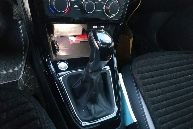 Used Volkswagen Tacqua 2020 1.5L Automatic Yue Gear Lever