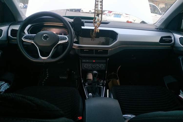 Used Volkswagen Tacqua 2020 1.5L Automatic Yue Center Console