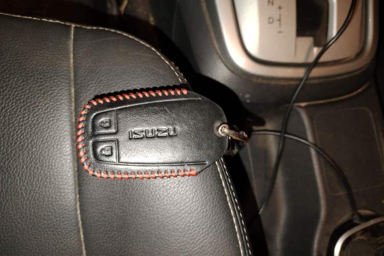 Used Isuzu mu-X 2017 2.5T Two-Wheel Drive Automatic Luxury 7-Seater