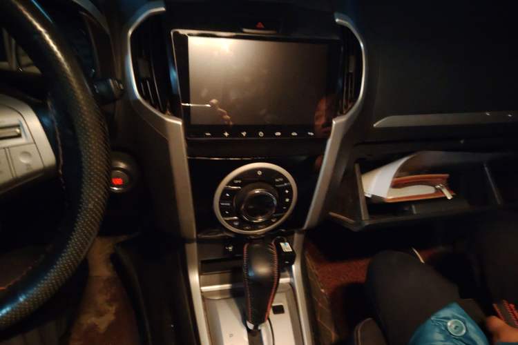 Used Isuzu mu-X 2017 2.5T Two-Wheel Drive Automatic Luxury 7-Seater