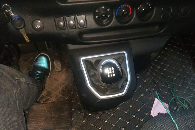 Used JMC Transit 2019 2.8T Commercial Version Short Wheelbase Low Roof 6-Seater China VI Emission Standard JX493