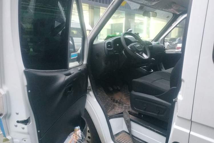 Used JMC Transit 2019 2.8T Commercial Version Short Wheelbase Low Roof 6-Seater China VI Emission Standard JX493