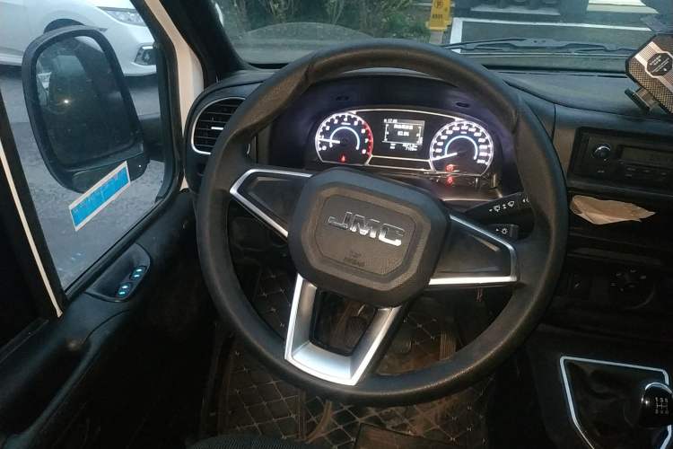 Used JMC Transit 2019 2.8T Commercial Version Short Wheelbase Low Roof 6-Seater China VI Emission Standard JX493