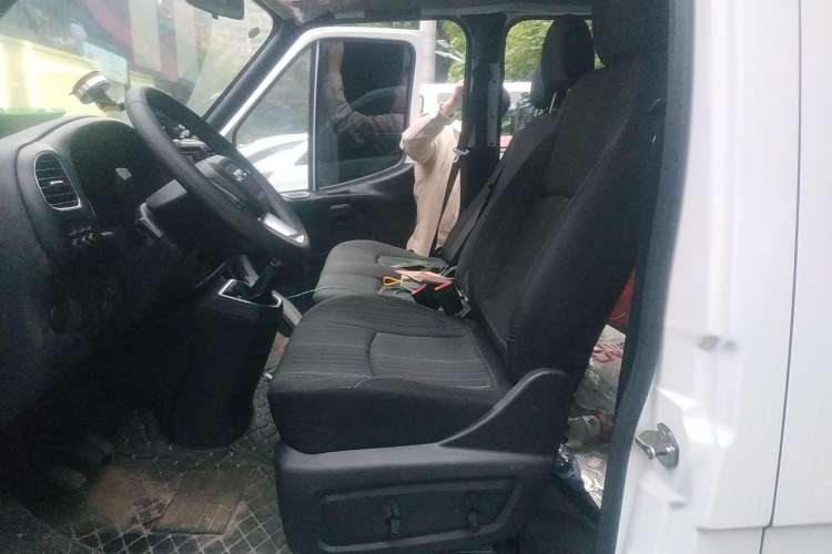 Used JMC Transit 2019 2.8T Commercial Version Short Wheelbase Low Roof 6-Seater China VI Emission Standard JX493