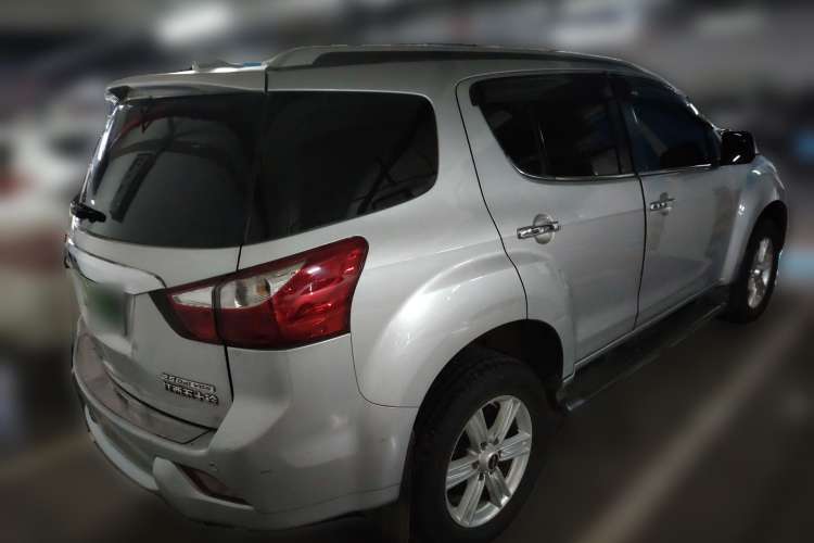 Used Isuzu mu-X 2017 2.5T Two-Wheel Drive Automatic Luxury 7-Seater