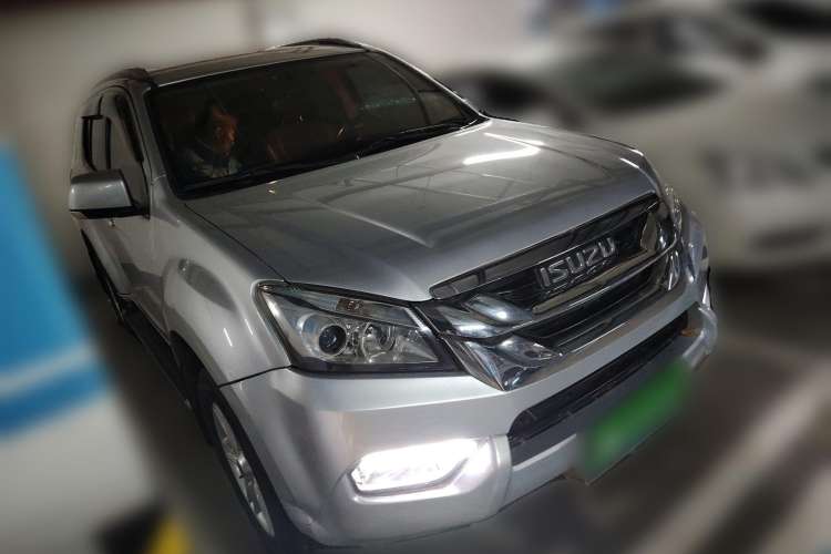 Used Isuzu mu-X 2017 2.5T Two-Wheel Drive Automatic Luxury 7-Seater