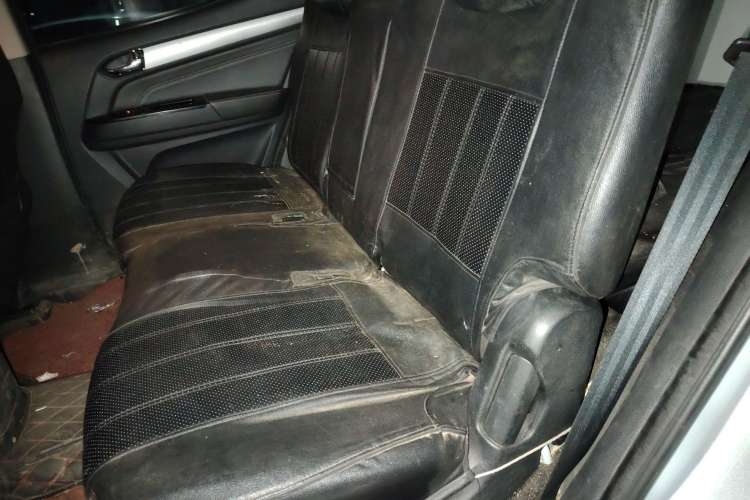 Used Isuzu mu-X 2017 2.5T Two-Wheel Drive Automatic Luxury 7-Seater