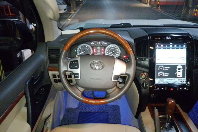 Used Toyota Land Cruiser 2015 4.0L V6 Middle East Limited Edition
