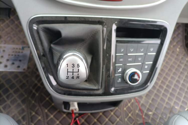 Used JAC M4 2016 2.0L Manual Comfort Edition Gear Lever