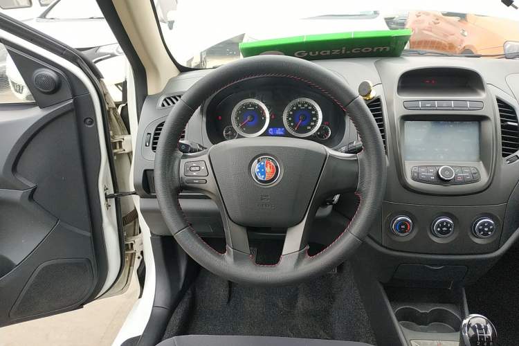 Used Geely Auto Diamond 2014 Sedan 1.5L Manual Luxury Model
