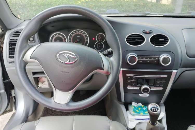 Used Soueast V3 Lingyue 2008 1.5L Manual Flagship Edition Center Console