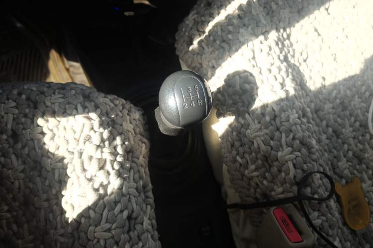 Used Toyota Yaris 2009 1.6E Manual Comfort Edition Gear Lever