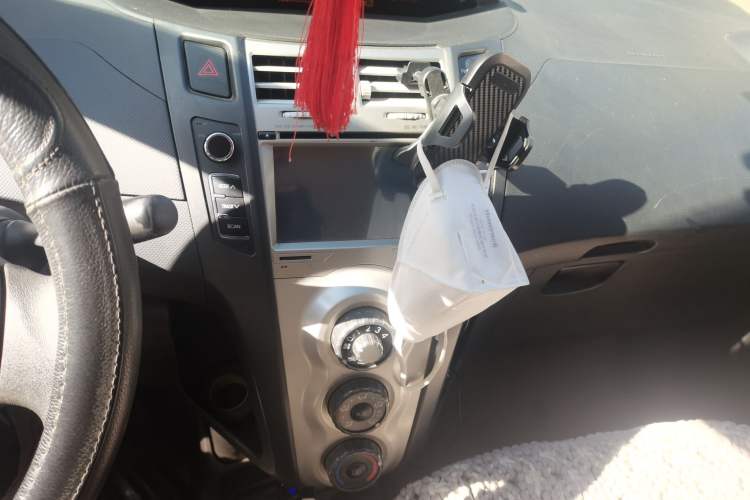 Used Toyota Yaris 2009 1.6E Manual Comfort Edition Audio And AC Panel