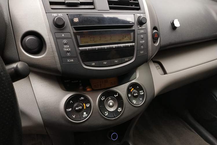 Used Toyota RAV4 2009 2.0L Manual Luxury Edition
