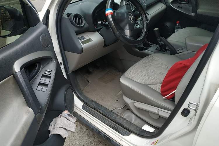 Used Toyota RAV4 2009 2.0L Manual Luxury Edition
