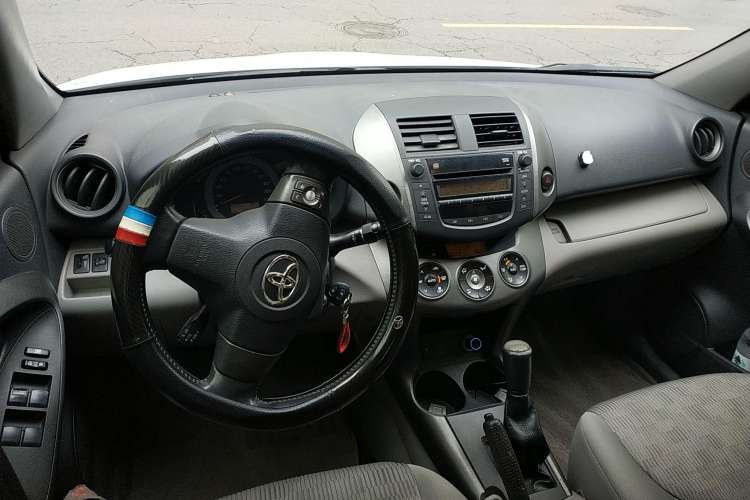 Used Toyota RAV4 2009 2.0L Manual Luxury Edition
