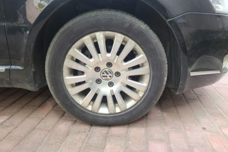 Used Volkswagen Passat 2011 2.0L Manual Luxury Version
