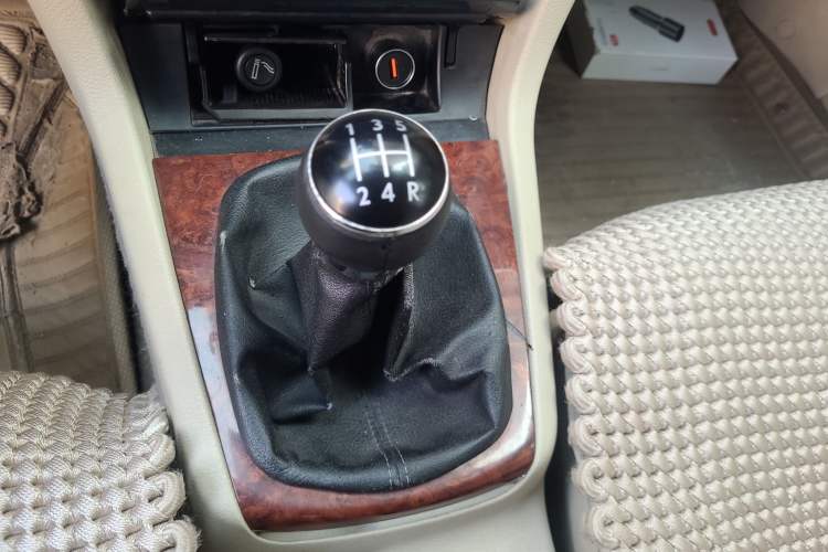 Used Volkswagen Passat 2011 2.0L Manual Luxury Version
