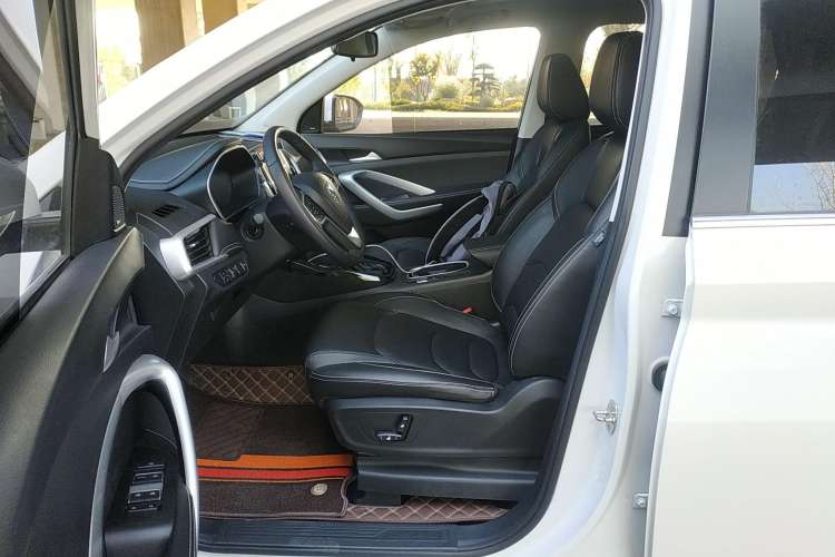 Used Baojun 530 2021 Global Car Anniversary Edition 1.5T CVT Prestige Connected Model 6 Seats