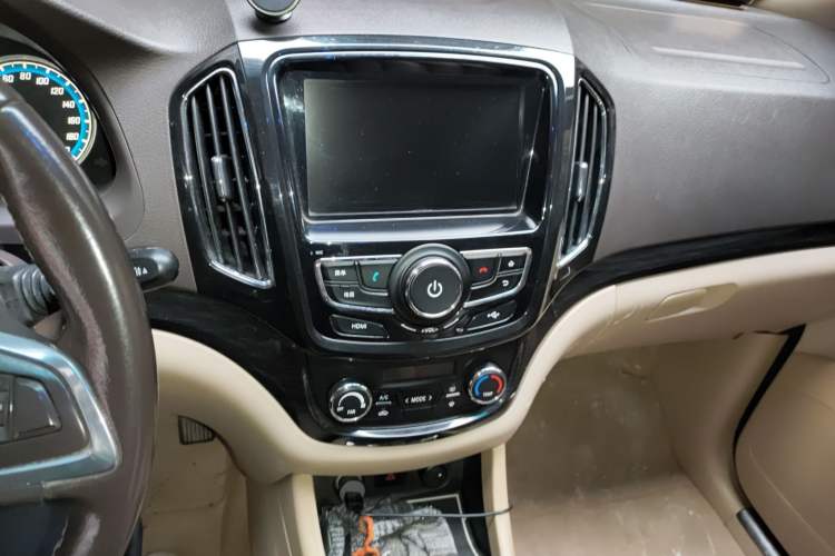 Used Baojun 730 2014 1.5L Manual Luxury Navigation ESP Version 7 Seats