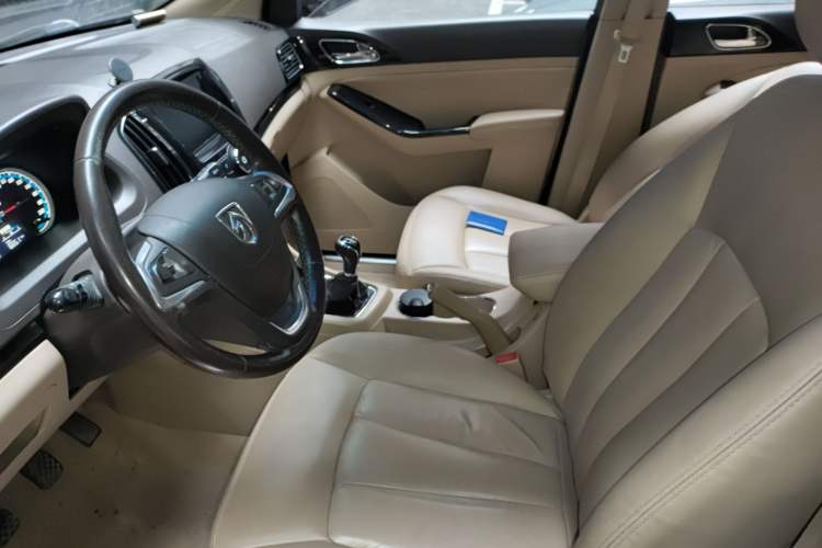 Used Baojun 730 2014 1.5L Manual Luxury Navigation ESP Version 7 Seats