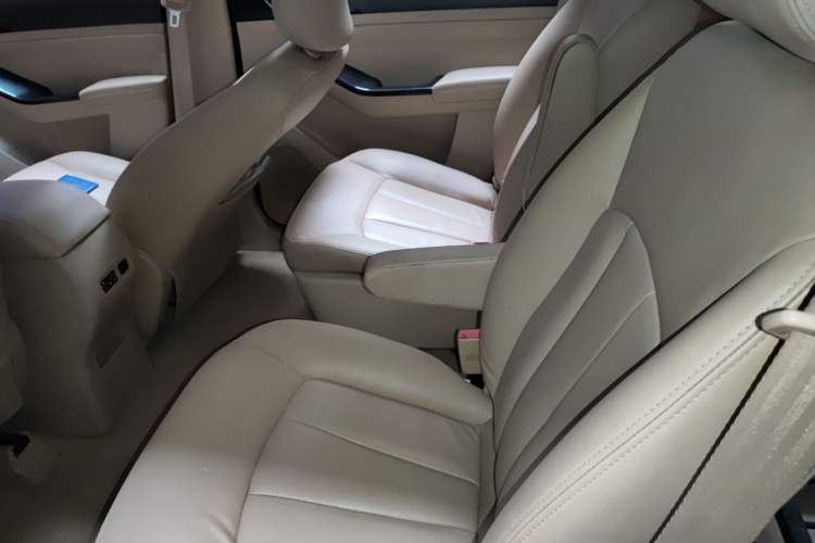 Used Baojun 730 2014 1.5L Manual Luxury Navigation ESP Version 7 Seats