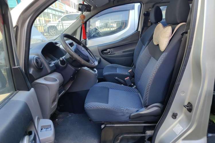 Used Nissan NV200 2012 1.6L 232 Seats Luxury Version Left Front Seat