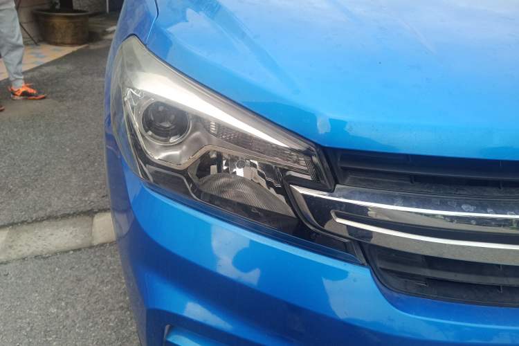 Used Dongfeng Fengon S560 2018 1.8L CVT Elite Model 7 Seats Right Front Headlight