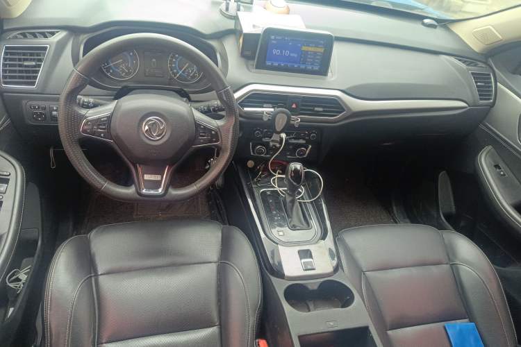 Used Dongfeng Fengon S560 2018 1.8L CVT Elite Model 7 Seats Center Console