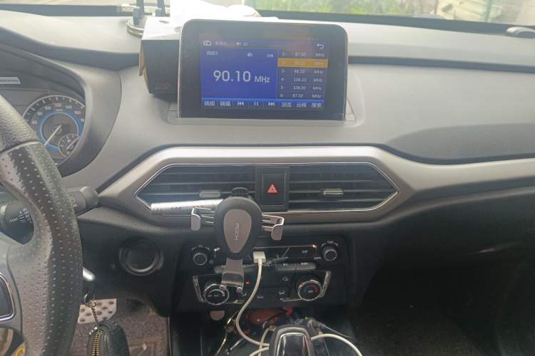 Used Dongfeng Fengon S560 2018 1.8L CVT Elite Model 7 Seats Audio And AC Panel