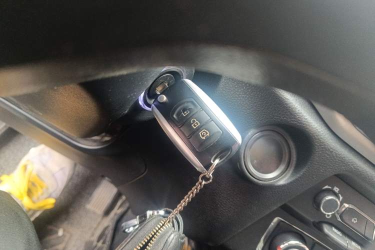 Used Dongfeng Fengon S560 2018 1.8L CVT Elite Model 7 Seats Vehicle Key