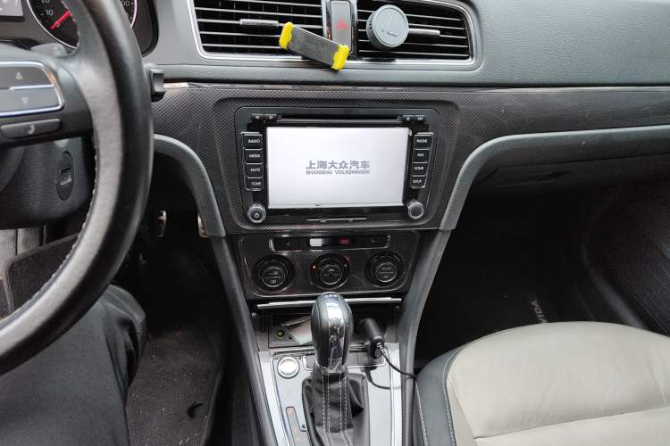 Used Volkswagen Cross Lavida 2014 1.4TSI DSG Audio And AC Panel