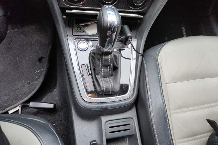 Used Volkswagen Cross Lavida 2014 1.4TSI DSG Gear Lever