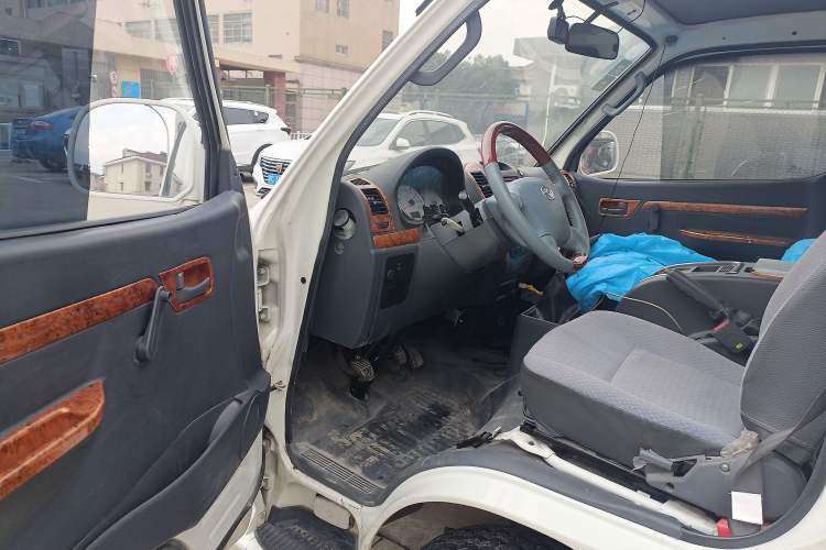 Used King Long Golden Way 2019 2.0L Business Series V20
