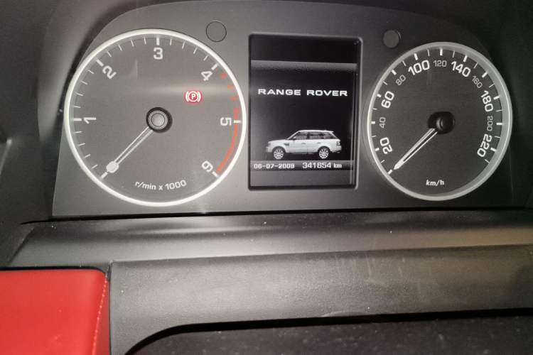 Used Land Rover Range Sport 2011 3.0 TDV6 Diesel Version Odometer Close Up