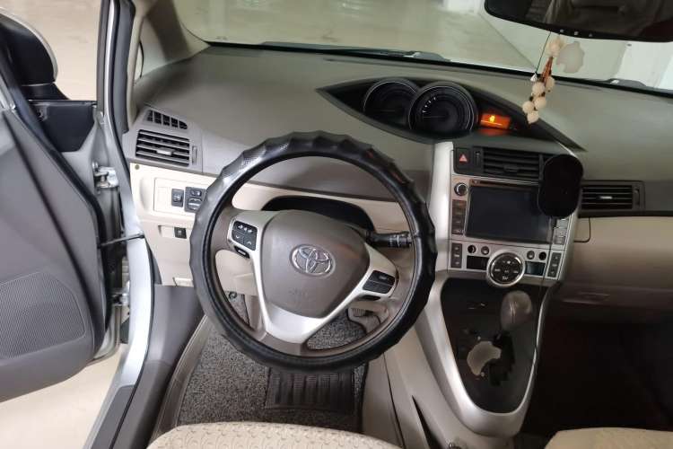 Used Toyota Verso 2011 180G CVT Luxury Edition
