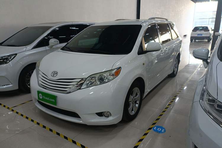 Used Toyota SIENNA 2015 3.5L Two-Wheel Drive LE