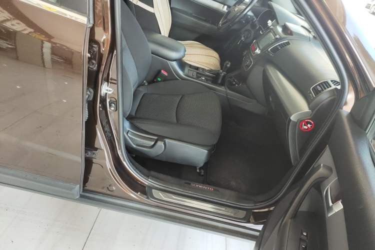 Used Kia Sorento 2013 2.4L 7-seat Gasoline Comfort Edition
