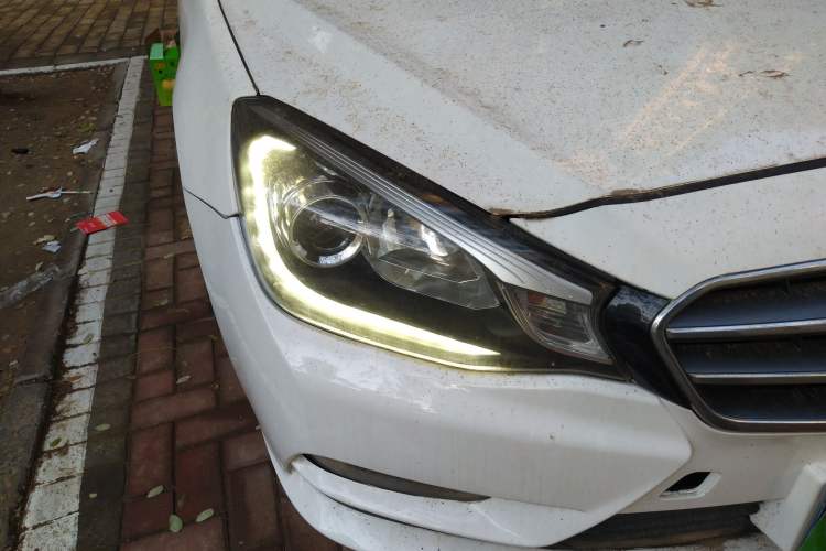 Used Soueast V5 Lingzhi 2015 Plus 1.5L Manual Smart Edition Right Front Headlight