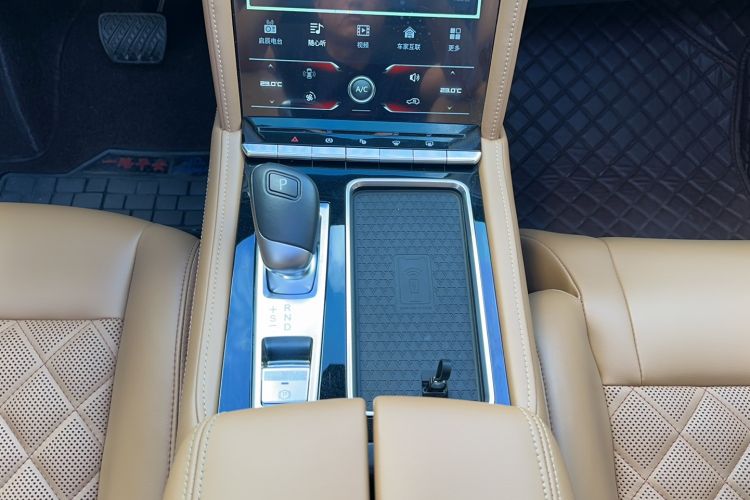 Used Venucia Star 2020 260T Automatic 48V Mild Hybrid Turbocharged Starry Edition
