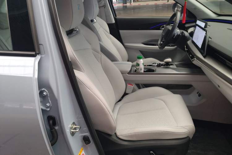 Used CHANGAN OSHAN Z6 New Energy 2022 Blue Whale iDD 150KM Flagship PLUS Smart Parking Edition Right Front Seat