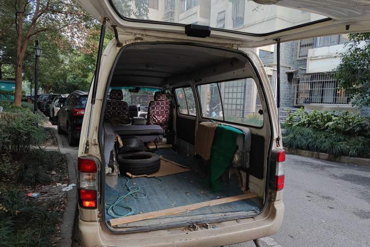 Used Foton Scenic 2014 2.0L Express Classic Long-Wheelbase Low-Roof 4Q20M1
