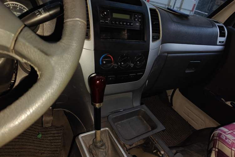 Used Foton Scenic 2014 2.0L Express Classic Long-Wheelbase Low-Roof 4Q20M1
