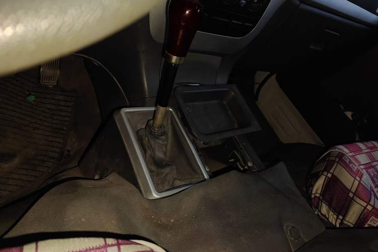 Used Foton Scenic 2014 2.0L Express Classic Long-Wheelbase Low-Roof 4Q20M1
