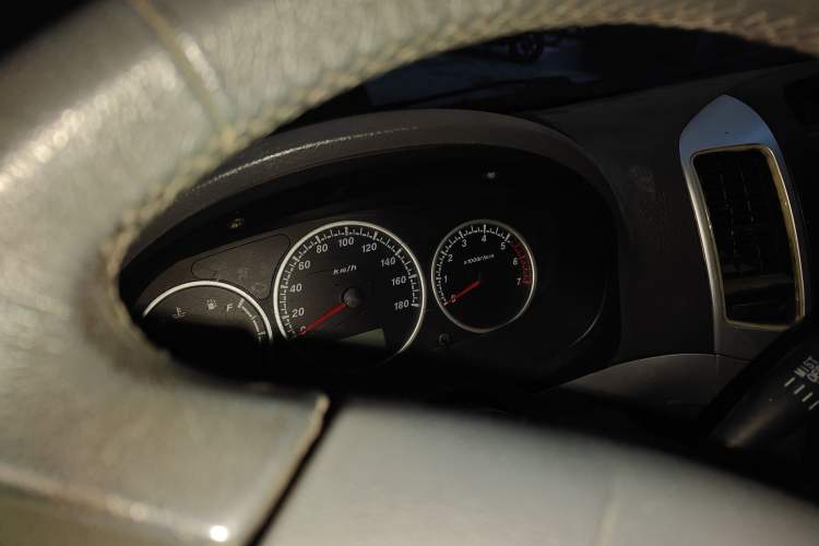 Used Foton Scenic 2014 2.0L Express Classic Long-Wheelbase Low-Roof 4Q20M1
